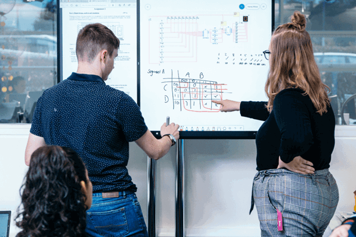 advanced-laboratories-the-degree_teaching-spaces_group-working_card